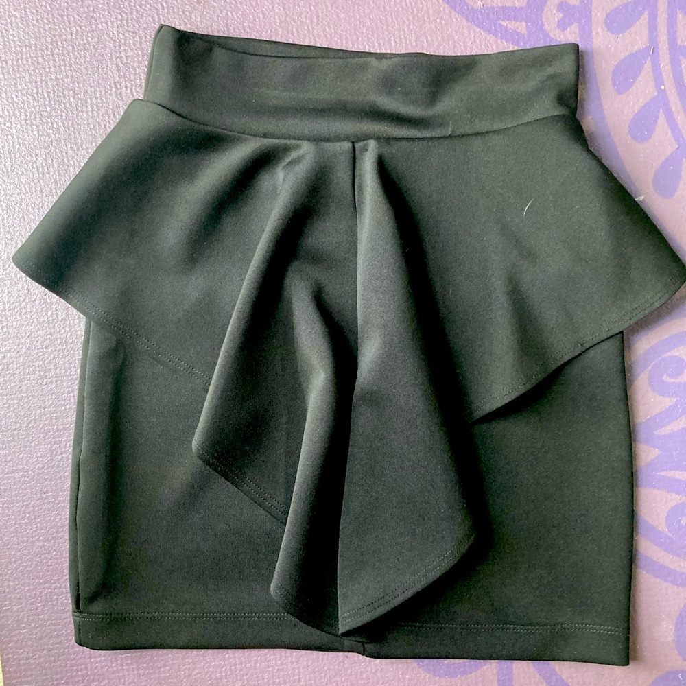 Fun mini skirt with flare detail